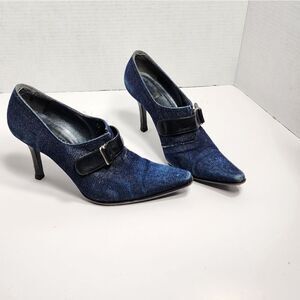 Stuart Weitzman 